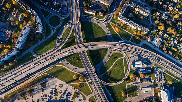 交通运输部召开专家学者、企业家和协会代表座谈会 听取对“十五五”时期及明年交通运输工作的意见建议